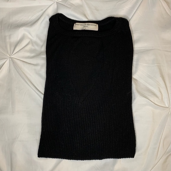 Black keyhole long sleeve top - Picture 4 of 5